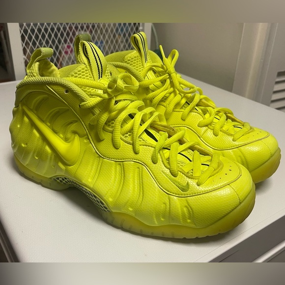 Nike Air Foamposite Pro Volt 2020 - Size 10.5🔥 - Picture 14 of 16